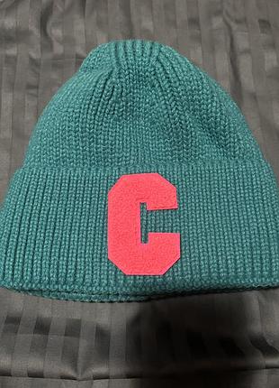 Шапка з літерою, колір зелено бірюзовий