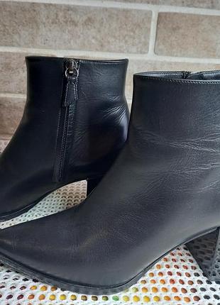 Кожаные больоны casadei 36р