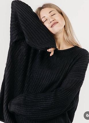 Чудесный, тёплый, женский свитер с открытой спиной.