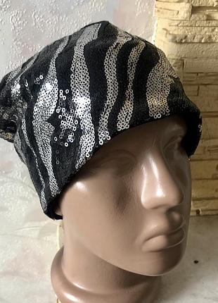 Шапочка из палеток на флисе -серебристо черная