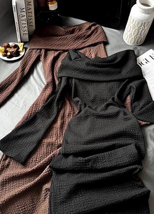 Елегантна сукня з відкритими плечима