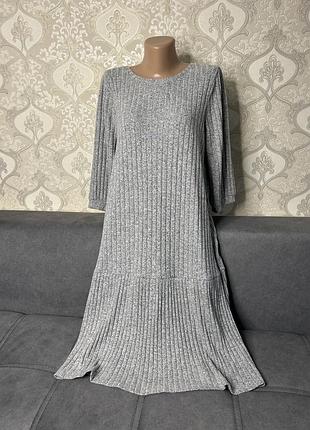 Трикотажна жіноча сукня. сіра сукня міді з коротким рукавом