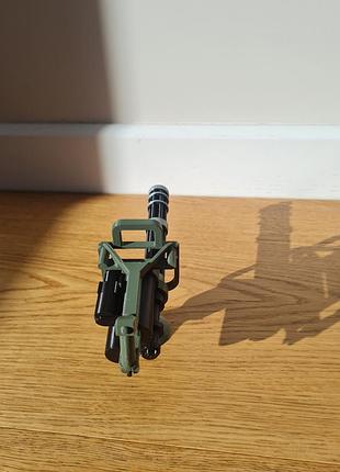 Minigun          . 8