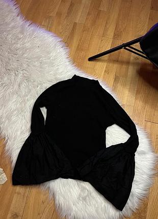 Чорний топ з об’ємними рукавами y2k