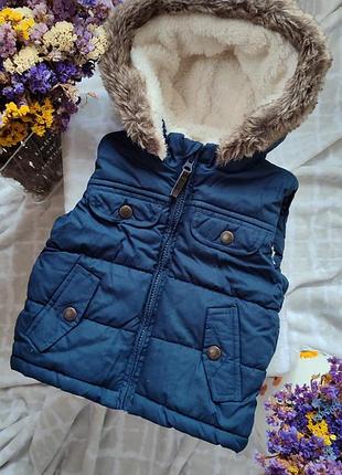 Жилетка на мальчика 12-18 месяцев