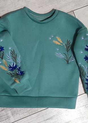 Красивая вышитая теплая кофточка девочке 122- 128р