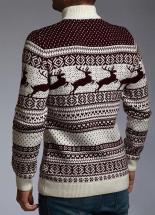 Мужской свитер с оленями бело бордовый с прямой горловиной зимний гольф / кофта2 фото