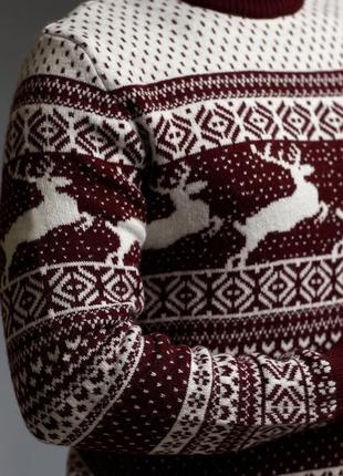 Мужской свитер с оленями бордово белый с прямой горловиной зимний гольф / кофта4 фото