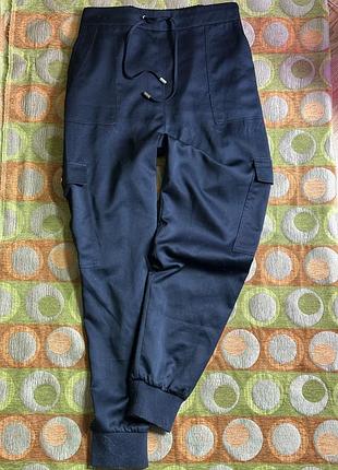 Чёрные штаны карго