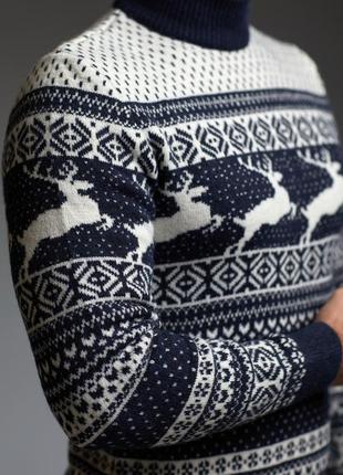 Мужской свитер с оленями  сине белый с прямой горловиной зимний гольф / кофта3 фото