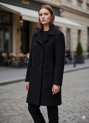 Красиве приталене чорне пальто від dkny