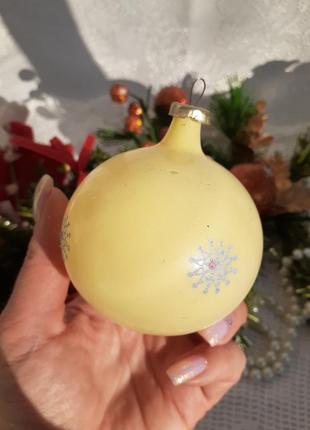 Елочный шар со снежинкой новогодняя игрушка срстр5 фото