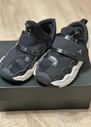 Кросівки чорні для хлопчика jordan оригінал