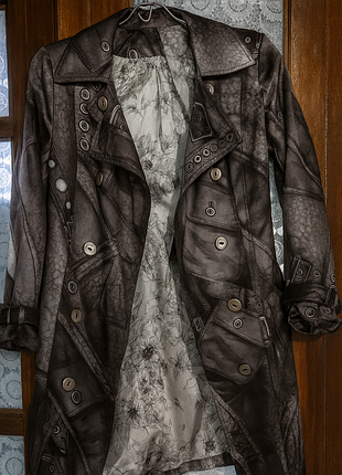 Красивый модный плащ