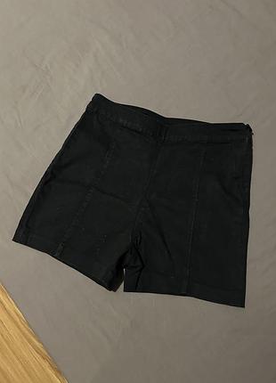 Жіночі шорти