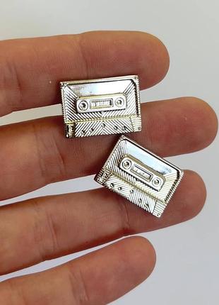 Запонки аудиокассеты