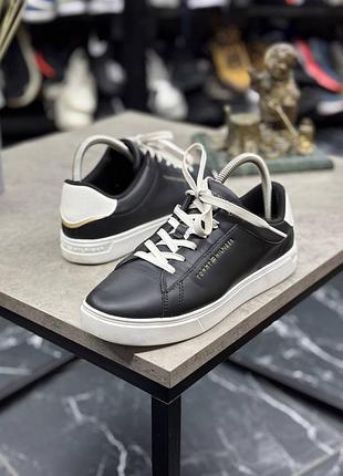 Кросівки tommy hilfiger essential court sneaker з натуральної шкіри чорного кольору.