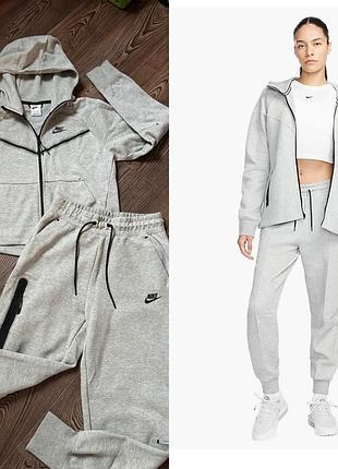 Сірий костюм nike