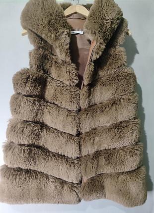Жилетка шоколадного цвета из искусственного меха copperose