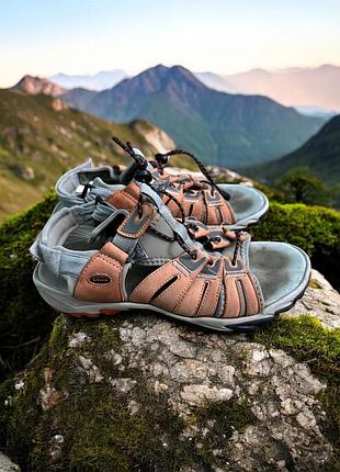 Трекінгові сандалі lowa