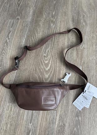 Сумка eastpak springer 2l chestnut leather