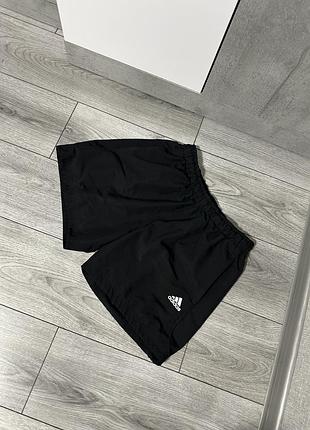 Короткі шорти adidas