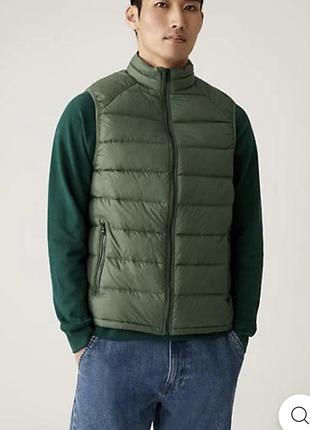 Ультратонкий жилет на пуху