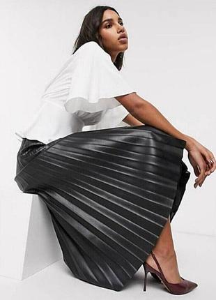 Спідниця в складку зі штучної шкіри