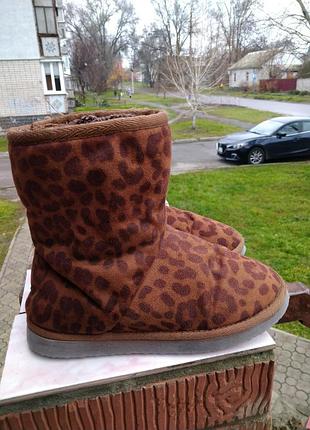 Уггі на меху \німеччіна\