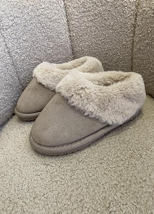 Стильні теплі тапульки