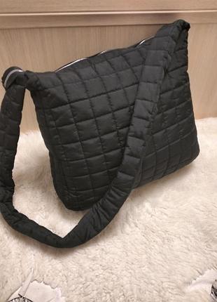 Об'ємна стьобана сумка