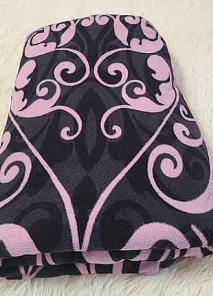 Теплый пододеяльник 2 х 2.15 см + две наволочки 70 х 70 см.