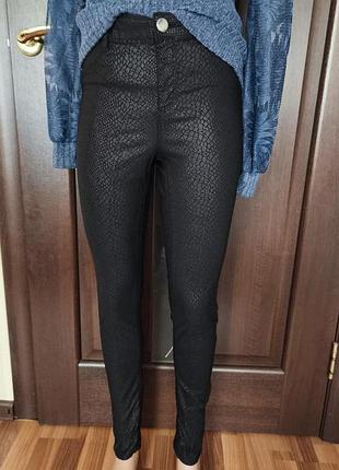 Женские джинсы/ штаны dorothy perkins с напылением под змею s,m