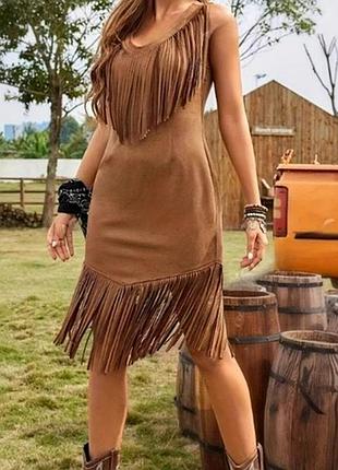 Стильна замшева сукня з бахромою у стилі бохо