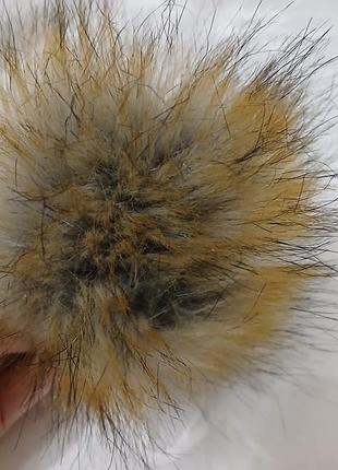 Серый с рижинкой хвост зайчика, зайчик хвостик, помпон к шапке, натуральный мех
диаметр 14 см