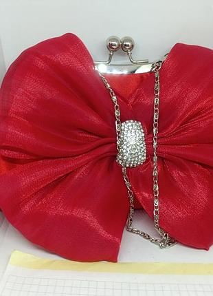 Красная сумочка с бантом.