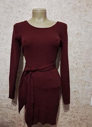 Сукня в рубчик з гарною спинкою у кольорі бургунді