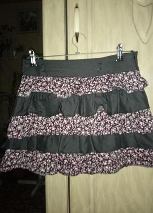 Юбка для девочки с рюшами р.42.
jihyihohg.