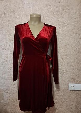 Оксамитова сукня на запах