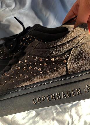 Замшеві кросівки copenhagen з металевими заклепками 38.