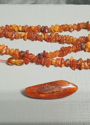 Бусы из необработанного янтаря.