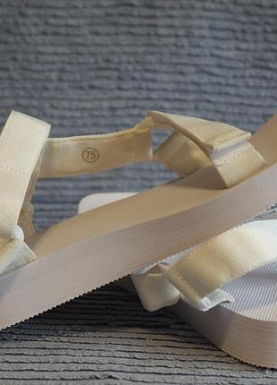Невесомые белоснежные открытые текстильные босоножки  levi's cadys low sandal 7 1/2 р. ( 25,5 см.)