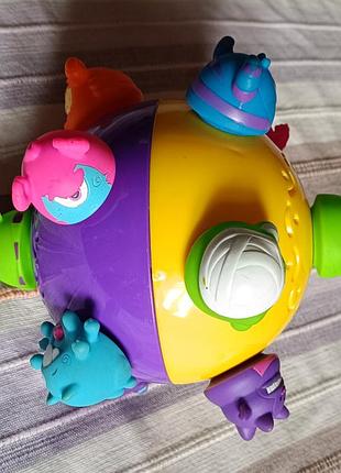 Веселий м'ячик  музичний chuckle ball від spin master 3
