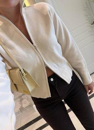 Свитер на замочке женский молочный короткий осенний весенний зимний