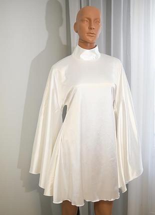 Платье белое новое из плотного атласа
