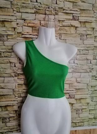 Майка топ на одне плече в рубчик насиченого зеленого кольору на пошті