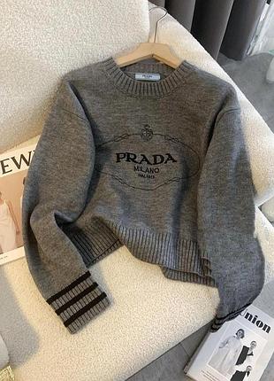 Теплий сірий светр прада prada з надписом 2
