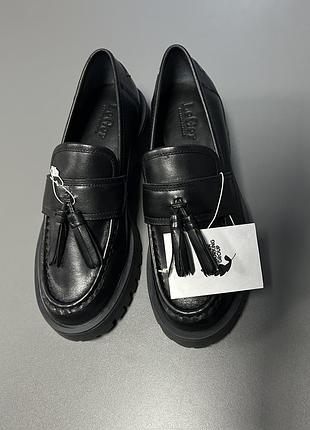 Жіночі шкіряні лофери leeger