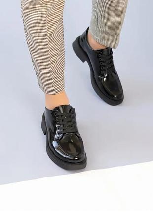 Черные туфли лоферы  zara со шнуровкой, 38-39 размер.