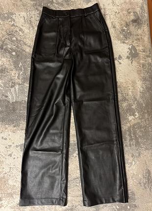 Чорні шкіряні брюки на тонкому флісі